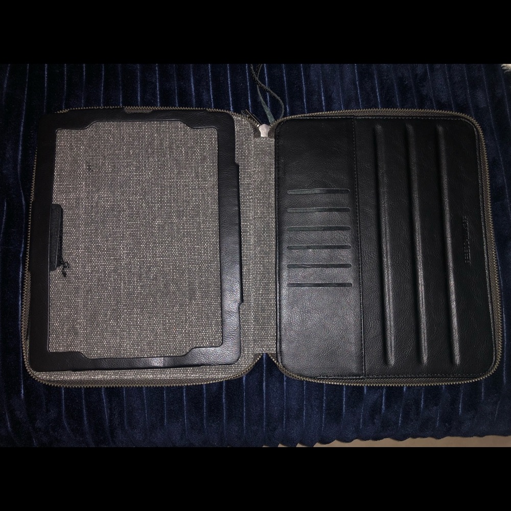 iPad case. - Picture 4 of 4